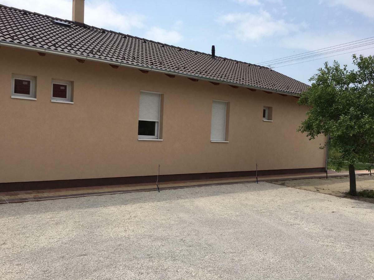 Konrad Apartman Villa Balatonmáriafürdő Exterior foto